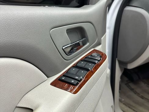 Used 2011 Chevrolet Avalanche LT image 10