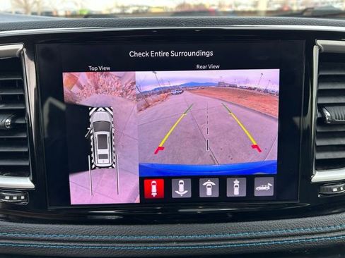 Used 2021 Chrysler Pacifica Touring-L w/ Uconnect Theater Family Group image 18