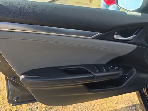 Used 2017 Honda Civic EX-L image 29