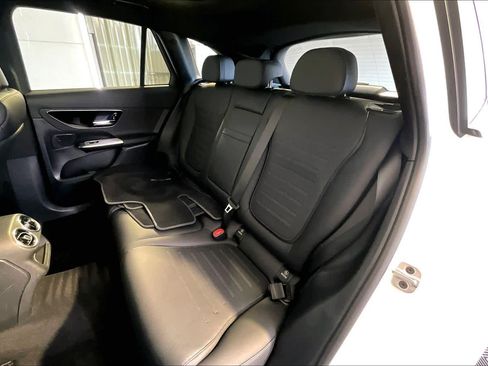 Used 2025 Mercedes-Benz GLC 300 4MATIC image 21