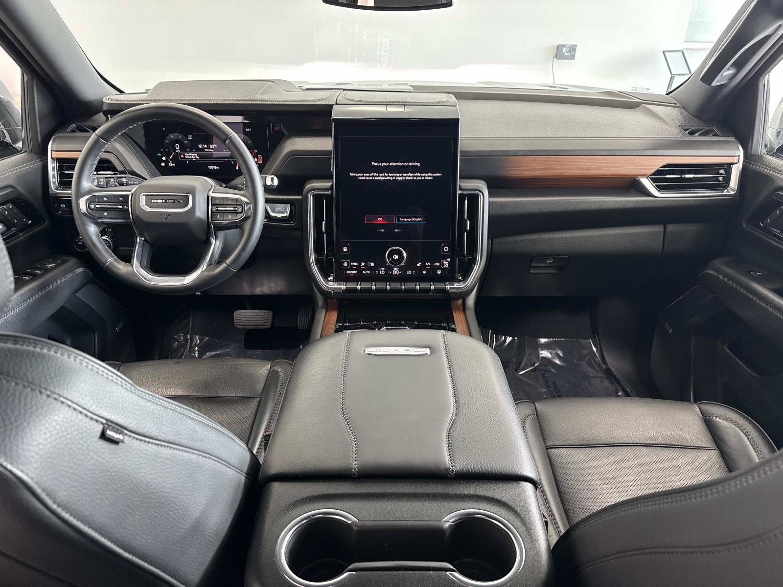 Used 2025 GMC Yukon Denali RWD image 8