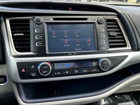 Used 2015 Toyota Highlander XLE FWD image 17