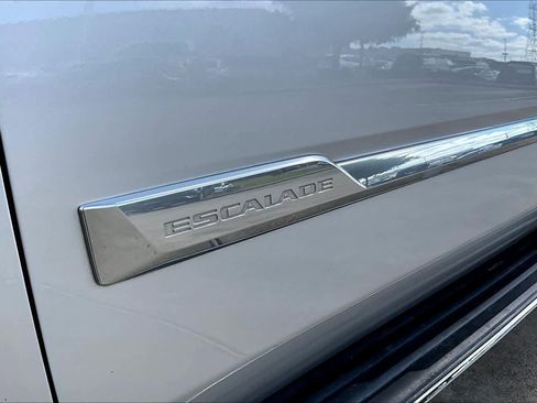 Used 2017 Cadillac Escalade Premium Luxury image 27