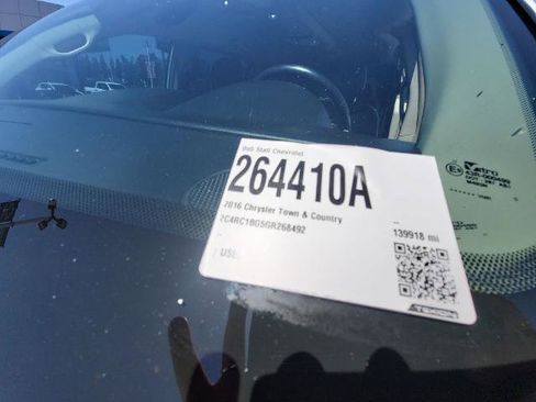 Used 2016 Chrysler Town & Country Touring image 30