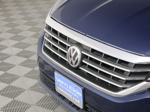 Used 2020 Volkswagen Passat 2.0T R-Line image 11