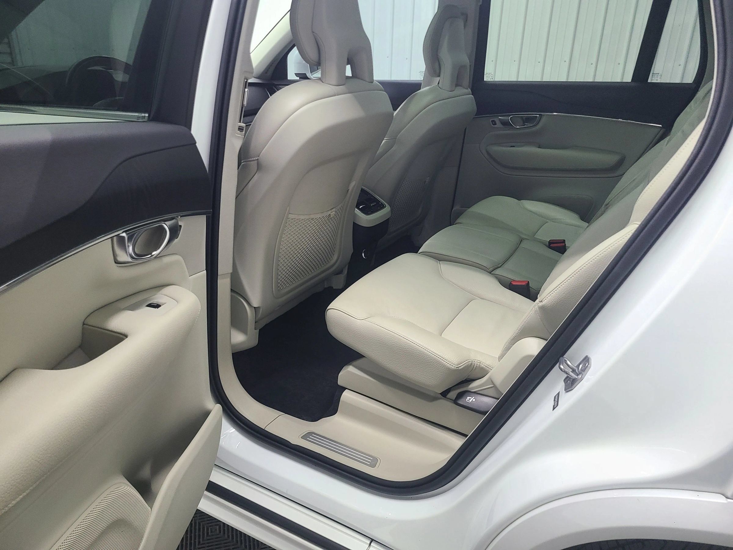 Used 2020 Volvo XC90 T6 Momentum AWD/4WD image 30