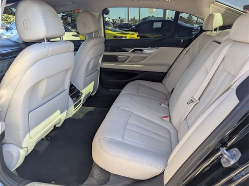 Used 2018 BMW 740i 740i image 9