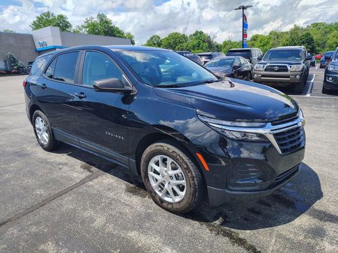 Used 2024 Chevrolet Equinox LS w/ LS Convenience Package AWD/4WD image 3