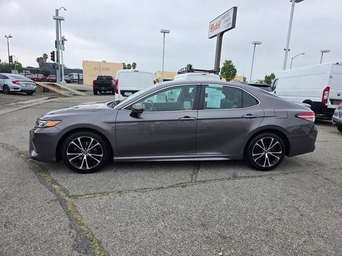 Used 2019 Toyota Camry SE FWD image 9