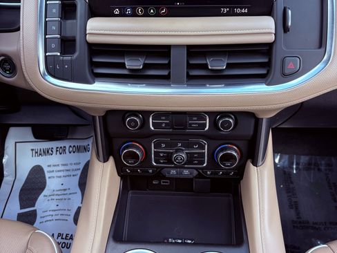 Used 2021 Chevrolet Tahoe Premier w/ Premium Package image 21