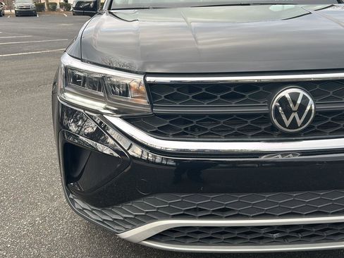 Certified 2022 Volkswagen Taos SE image 10