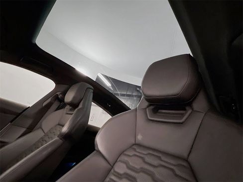 Used 2024 Audi e-tron GT Premium Plus image 14