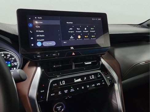 Certified 2024 Toyota Venza XLE AWD/4WD image 19