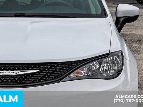 Used 2023 Chrysler Voyager LX FWD image 14
