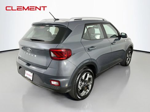 Used 2025 Hyundai Venue SEL FWD image 7