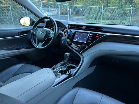 Used 2018 Toyota Camry XLE image 16