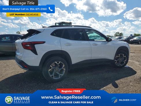 Used 2025 Chevrolet Trax LT FWD image 4