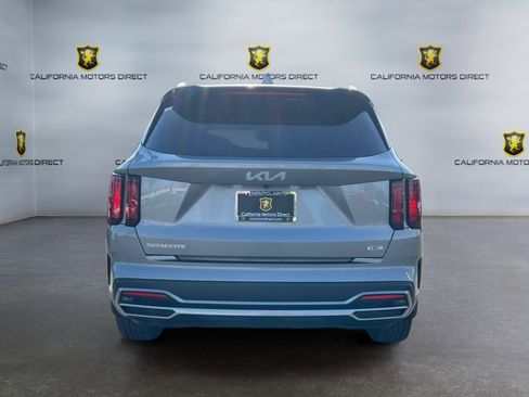 Used 2023 Kia Sorento EX w/ Panoramic Sunroof Package image 4