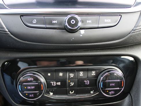 Used 2020 Buick Encore GX Essence w/ Experience Buick Package image 28