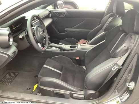 Used 2025 Toyota GR86 Premium RWD image 10