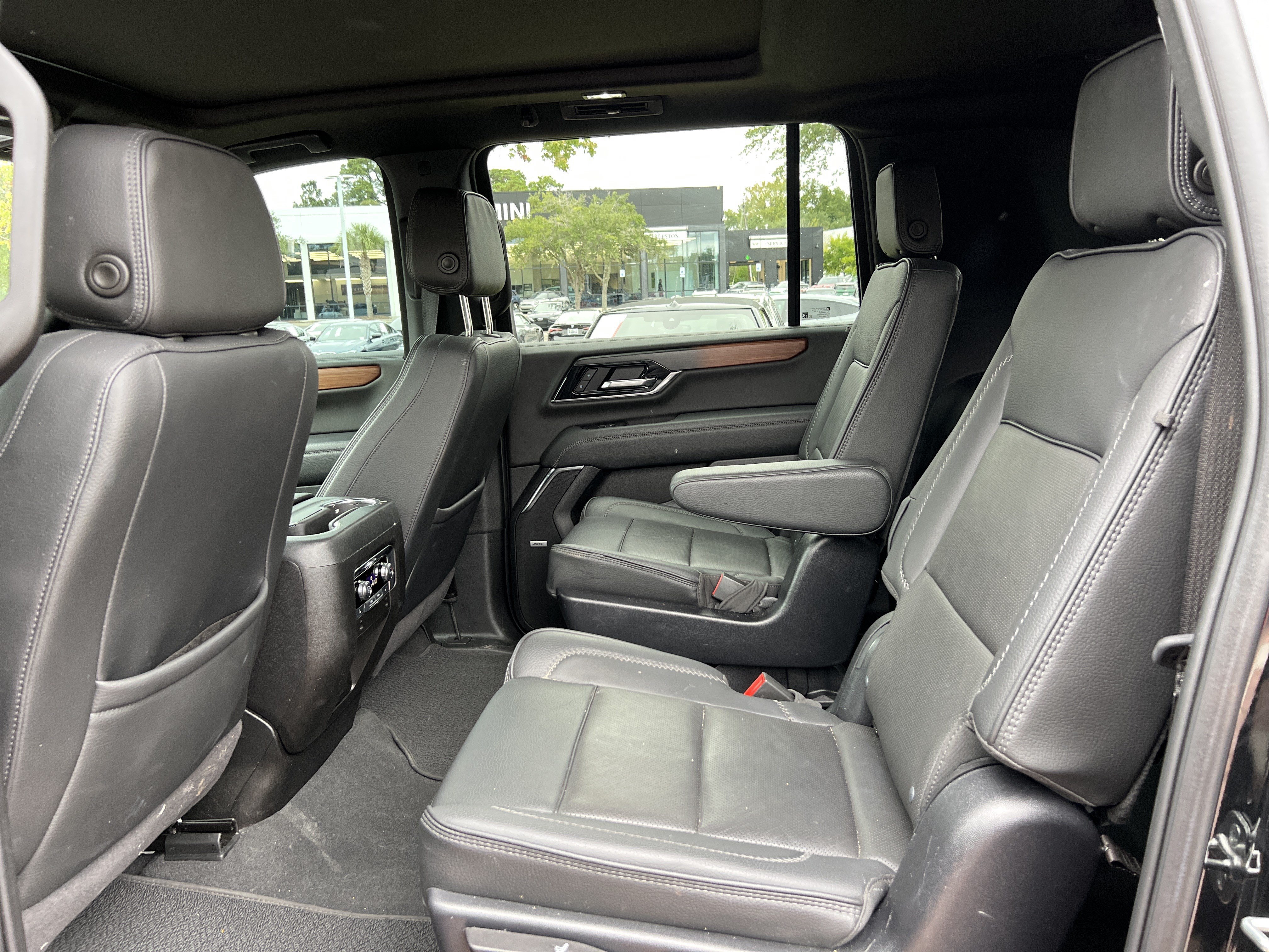 Used 2025 GMC Yukon XL Denali w/ Sun & Power Step Package AWD/4WD image 31