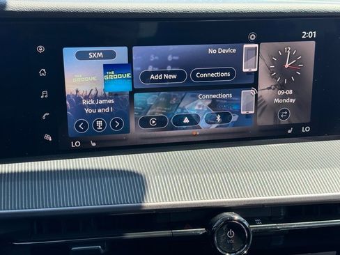 Certified 2025 Nissan Murano SV image 21