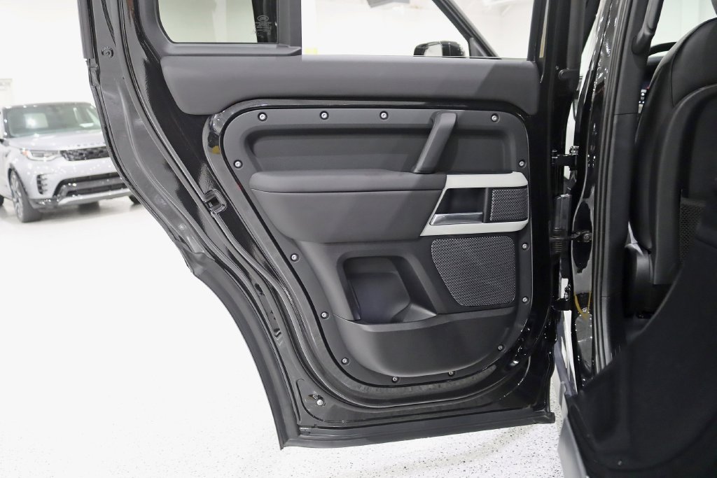 Used 2024 Land Rover Defender 110 SE AWD/4WD image 36