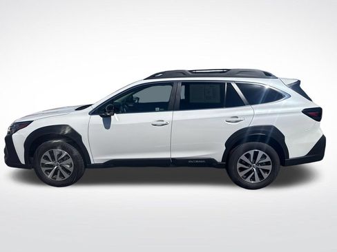 Used 2025 Subaru Outback Premium AWD/4WD image 2