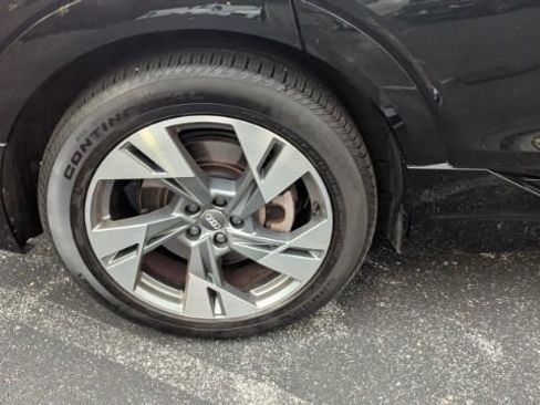 Used 2021 Audi e-tron Prestige image 12