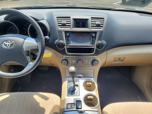 Used 2013 Toyota Highlander 4WD w/ Cold Weather Pkg image 14