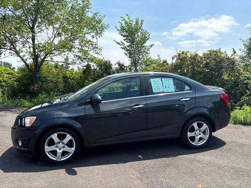 Used 2015 Chevrolet Sonic LTZ image 3