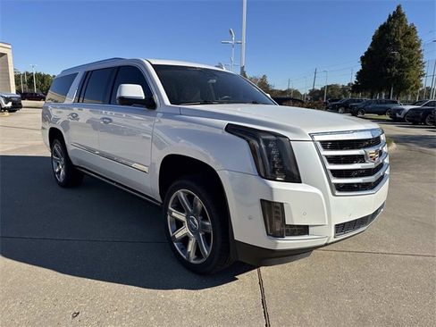 Used 2018 Cadillac Escalade ESV Premium Luxury image 3