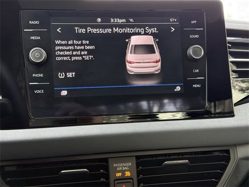 Certified 2025 Volkswagen Jetta SE w/ Sunroof Package image 15