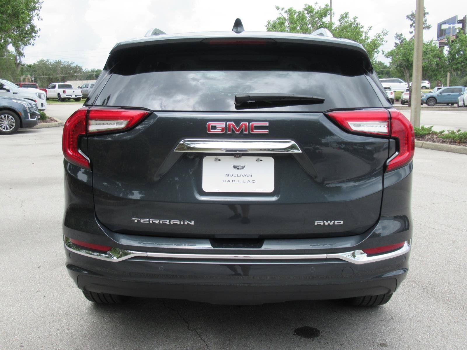 Used 2022 GMC Terrain Denali w/ Denali Premium Package AWD/4WD image 5