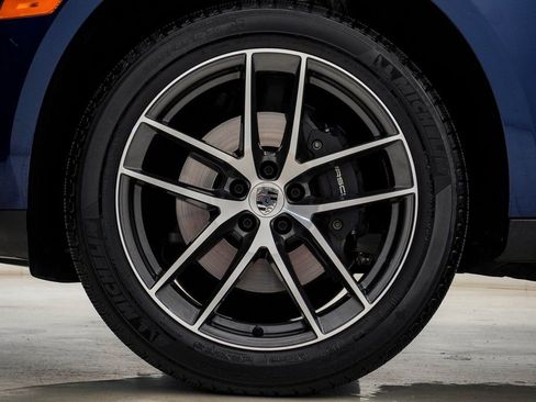 Certified 2025 Porsche Macan AWD/4WD image 10