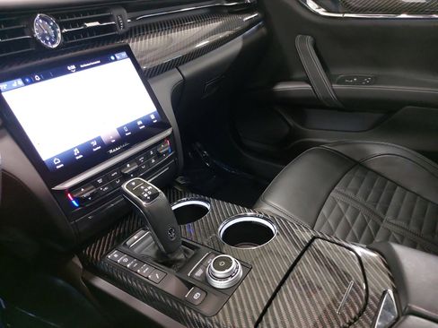 Used 2022 Maserati Quattroporte Modena image 26