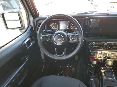 Used 2024 Jeep Wrangler Unlimited Rubicon AWD/4WD image 12