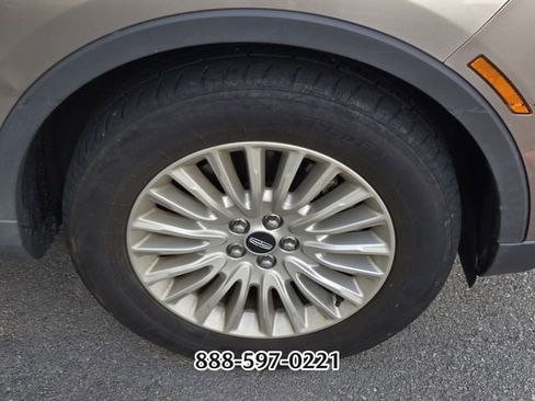 Used 2019 Lincoln Nautilus FWD image 10
