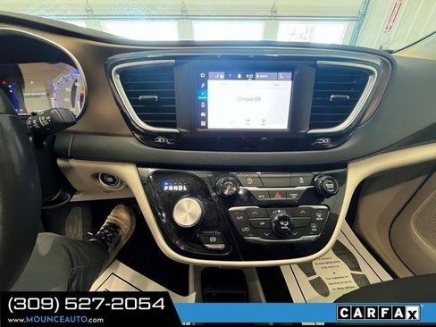 Used 2022 Chrysler Voyager LX FWD image 20