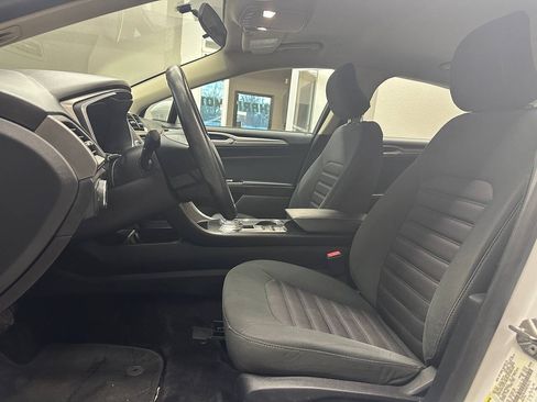 Used 2017 Ford Fusion SE FWD image 14