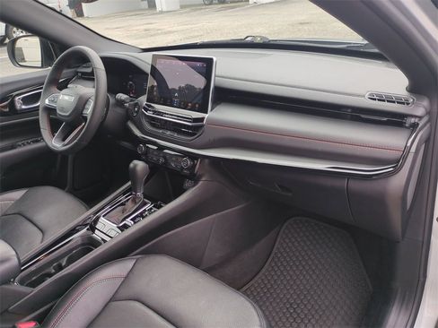 Used 2025 Jeep Compass Trailhawk w/ Trailhawk Elite Group image 35