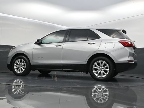 Used 2018 Chevrolet Equinox LS FWD image 38