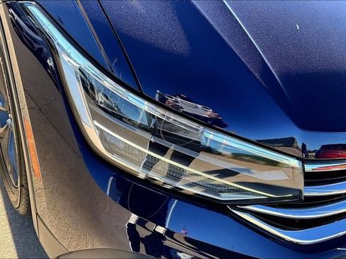 Used 2022 Volkswagen Tiguan SE image 32