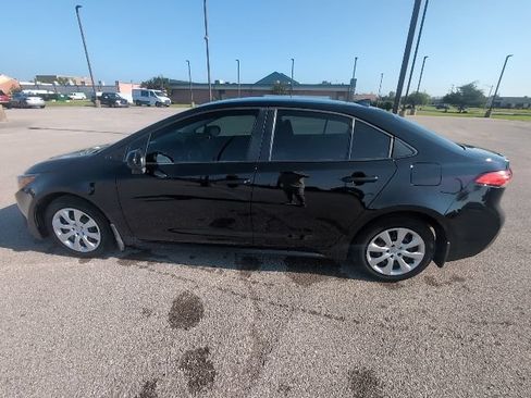 Used 2025 Toyota Corolla LE FWD image 8