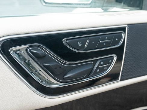 Used 2019 Lincoln Navigator Select w/ Technology Package RWD image 22