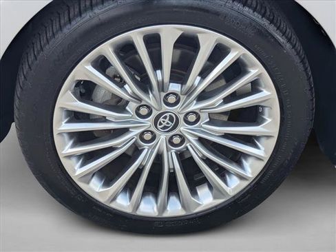 Used 2020 Toyota Avalon Limited FWD image 25