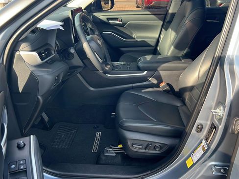 Certified 2024 Toyota Highlander XLE image 10