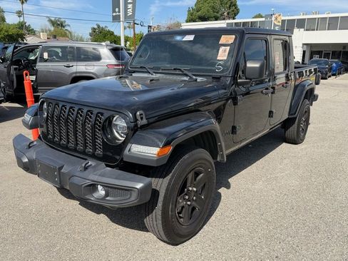 Used 2022 Jeep Gladiator Sport image 4