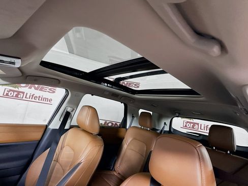 Certified 2025 Nissan Pathfinder Platinum AWD/4WD image 12