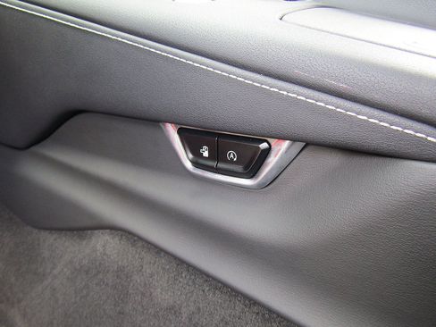 Used 2025 Chevrolet Corvette E-Ray w/ Stealth Interior Trim Package AWD/4WD image 19